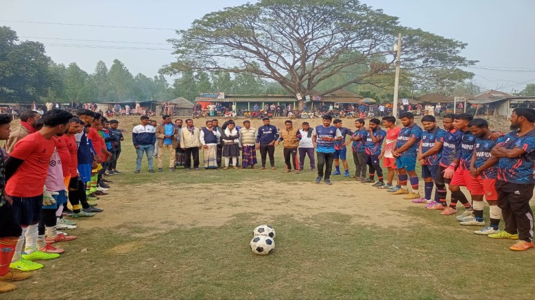 ছবির ক্যাপশন: তাড়াশে শহীদ জিয়া প্রীতি ফুটবল ম্যাচ অনুষ্ঠিত